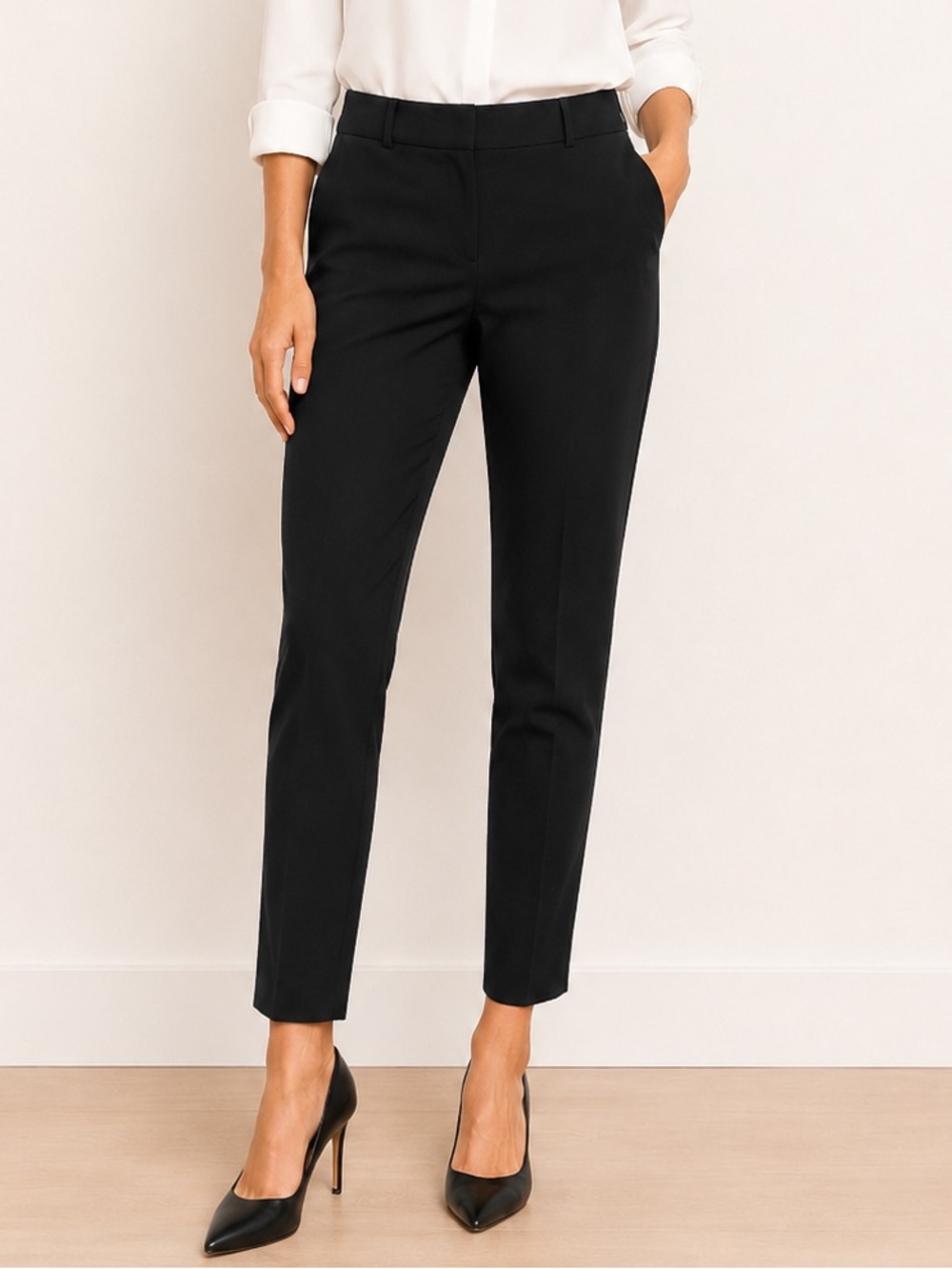 LOFT • Julie Skinny Ankle Pants in Black • Size 12